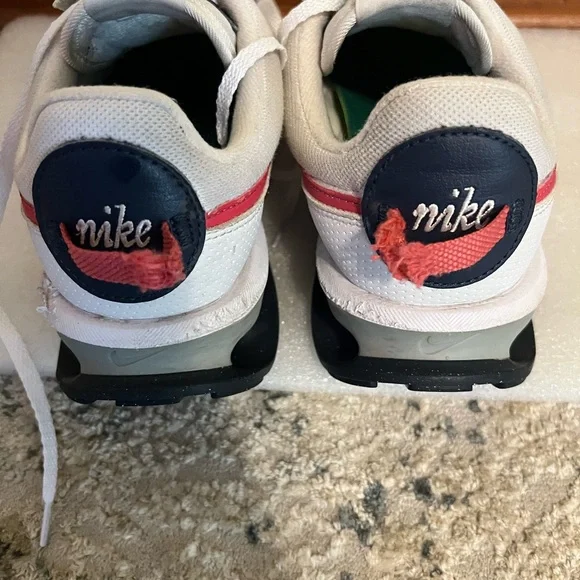 Nike Women Tennis Shoes - Picture 4 of 11